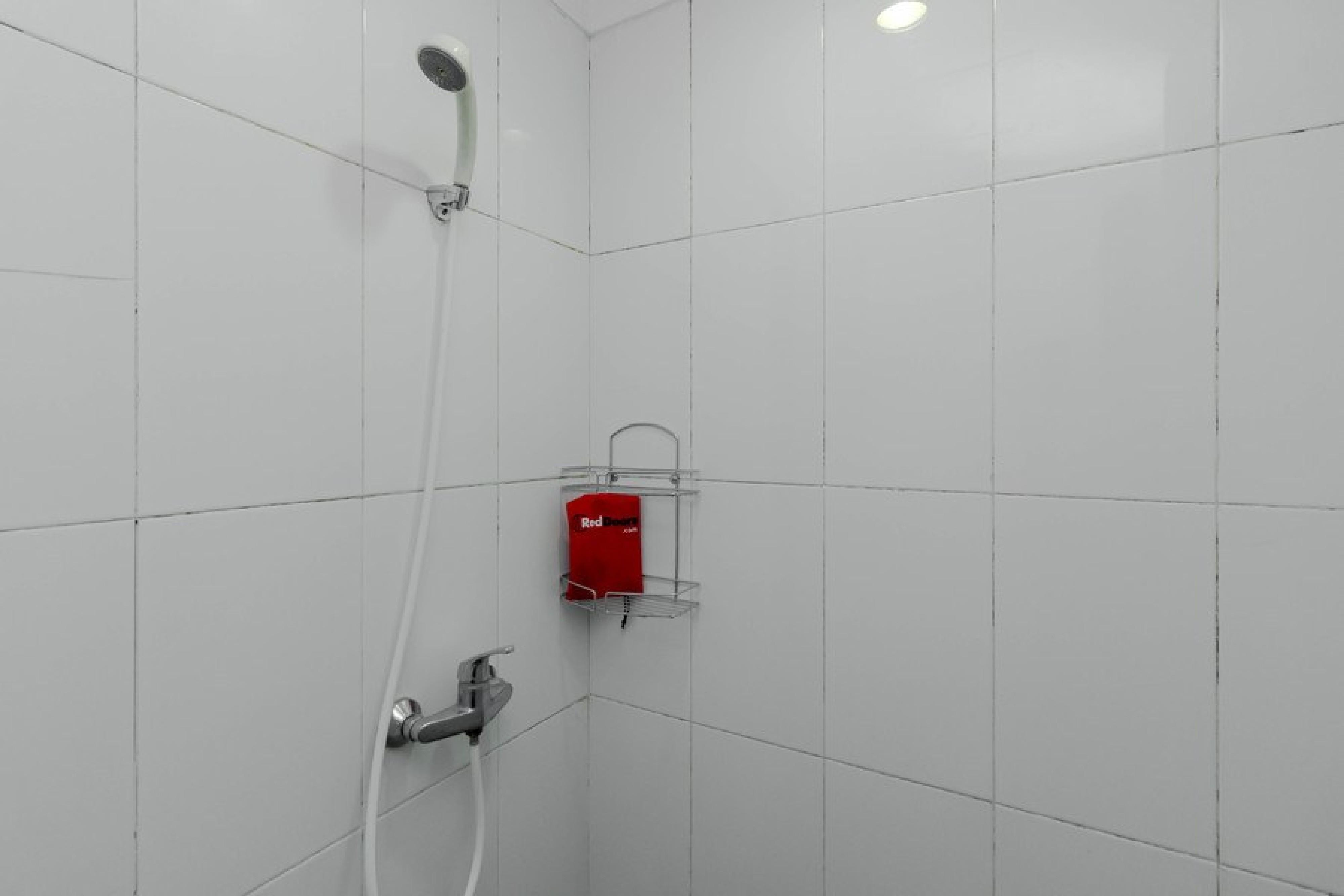 Reddoorz Plus @ Pasar Baru Jakarta Exterior photo