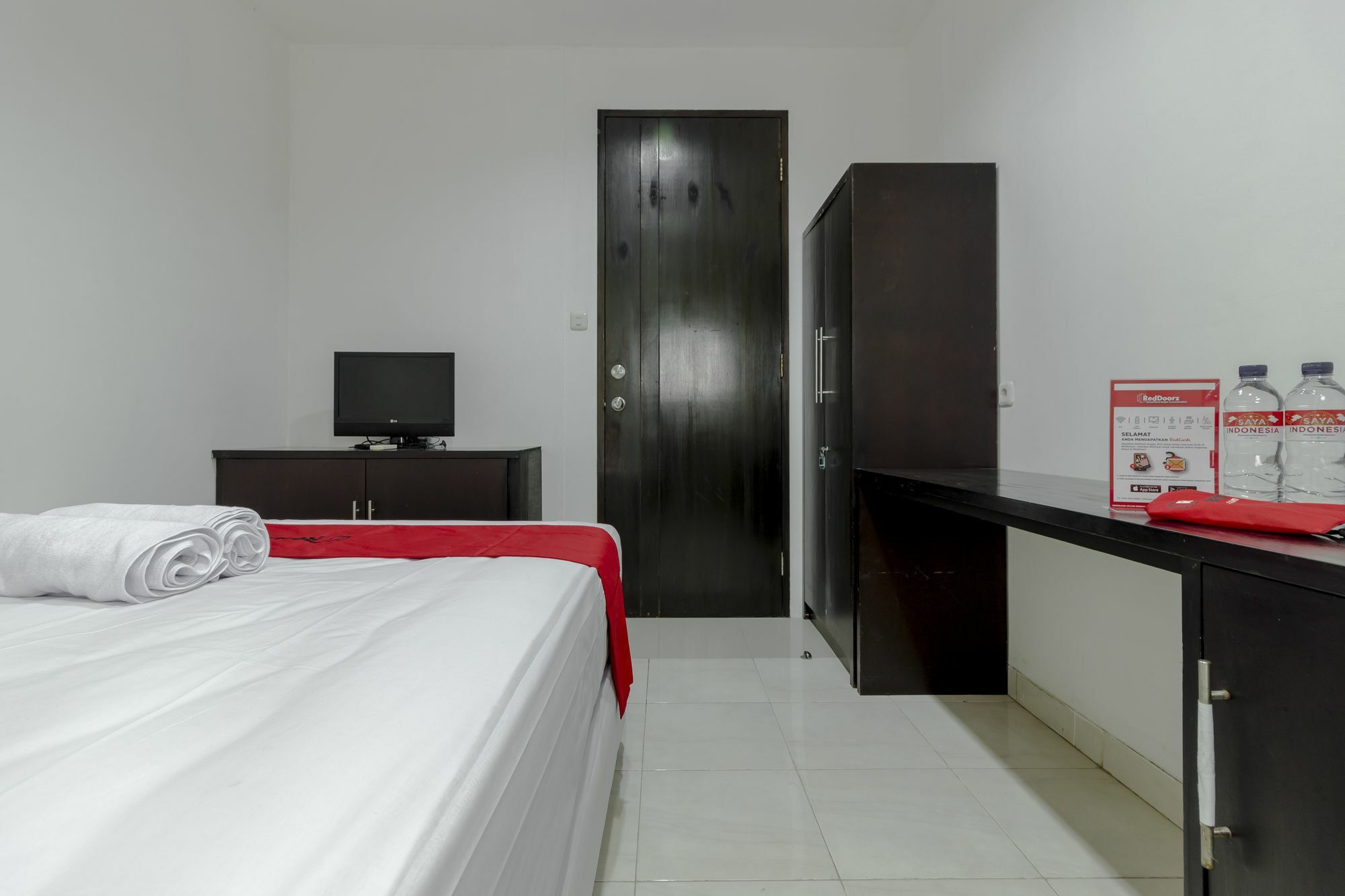 Reddoorz Plus @ Pasar Baru Jakarta Exterior photo